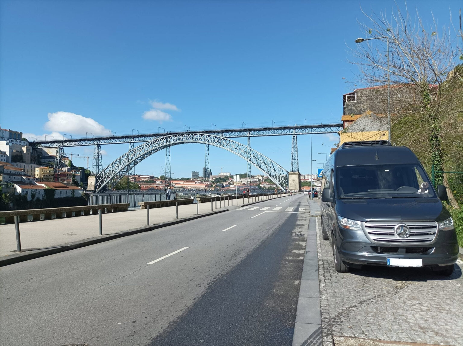 Viajes de larga distancia para particulares y traslados de empresas en Cabezón de la Sal con TaxiDiaz 24h