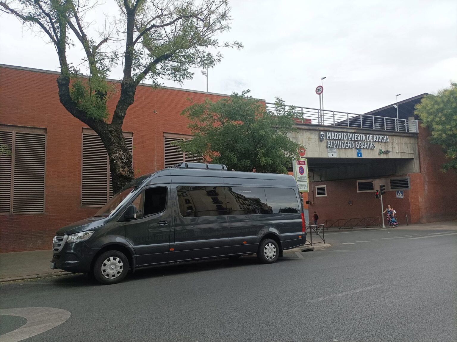 TaxiDiaz 24h vehículos amplios de 6 y 13 plazas con presupuesto cerrado sin compromiso